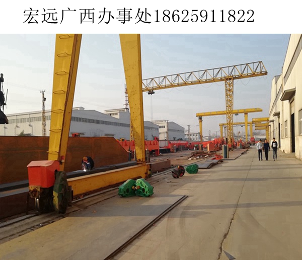 300 噸單梁龍門吊與其他吊裝設(shè)備的協(xié)同作業(yè)