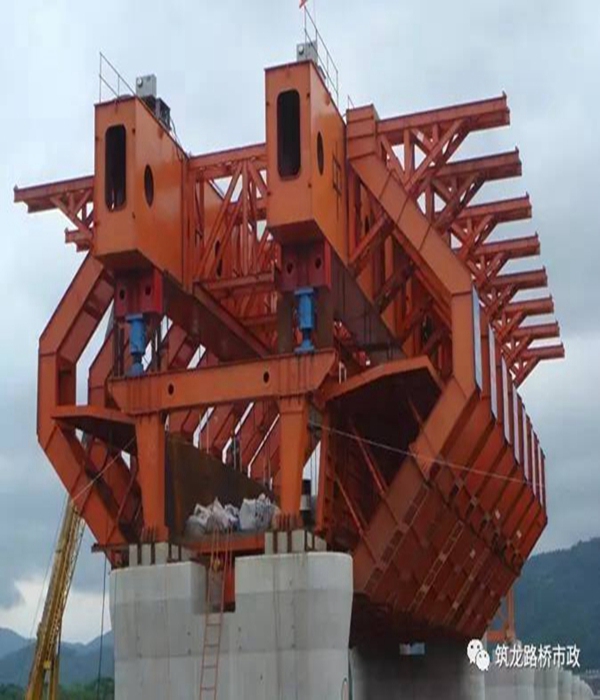 四川瀘州移動模架廠家 移動模架驅動方式的技術特性與工程實踐：液壓油缸頂推與電機鏈條 / 齒輪驅動解析