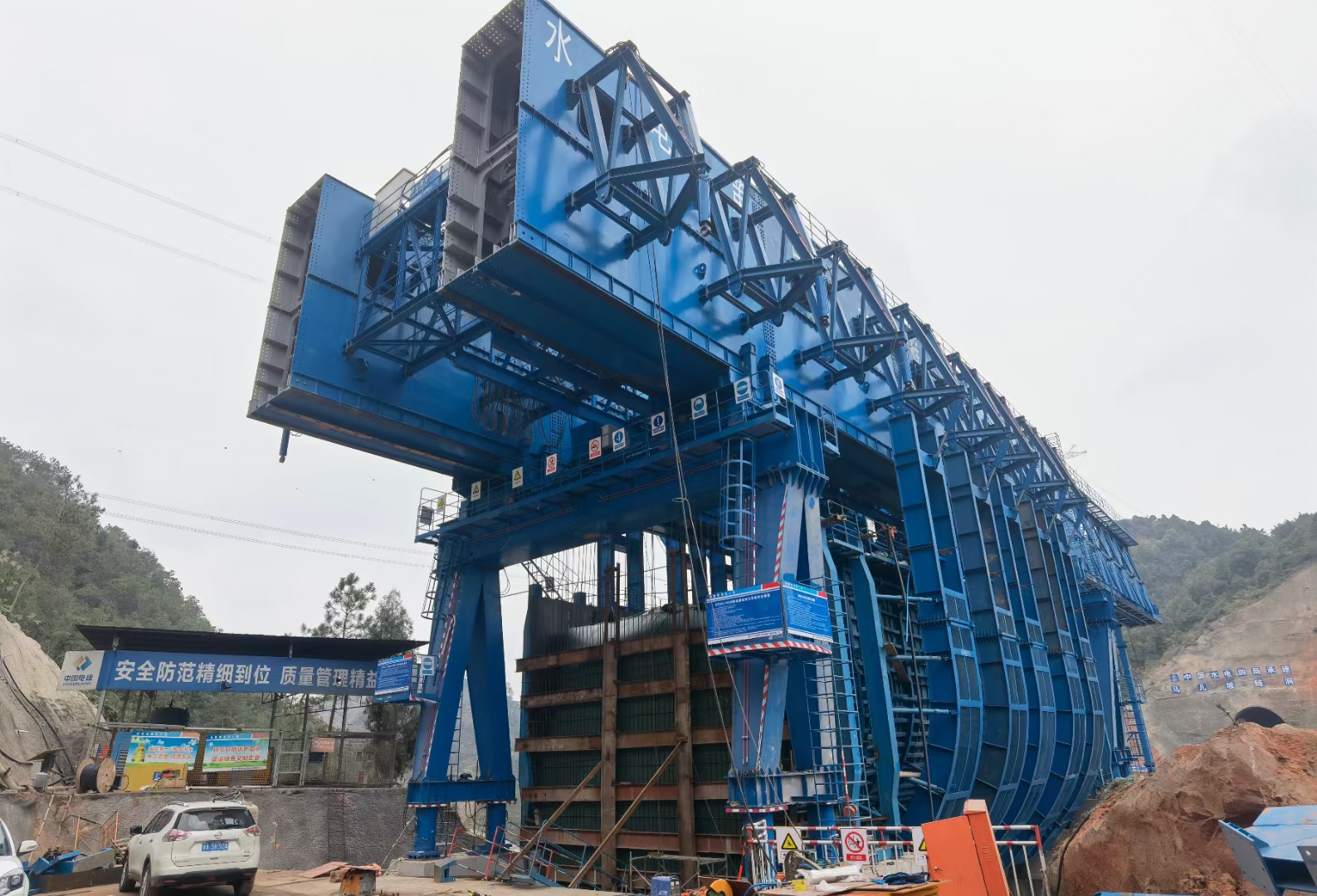 四川資陽移動模架廠家 量測精準度：全站儀、GPS 與激光掃描在移動模架定位中的應用邏輯?